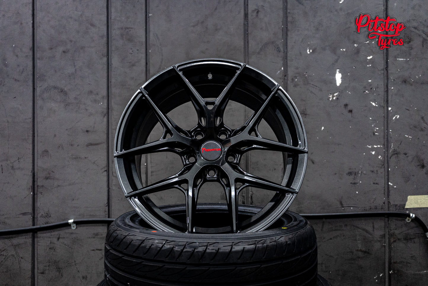 18" JRD Predator in Hyper Black / Gloss Black