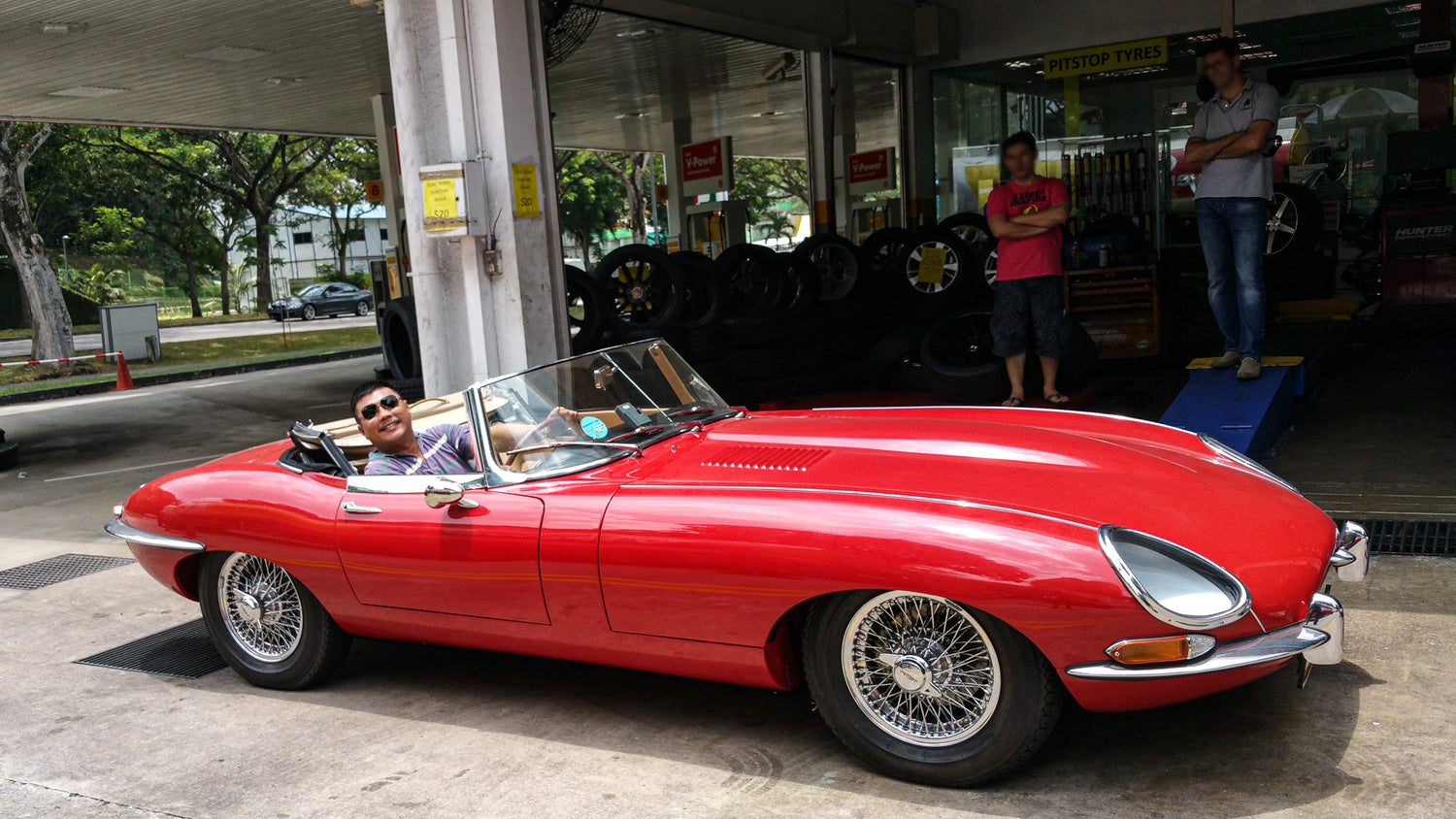 Boss Edmund of Pitstop Tyres, leveraging 30 years of experience in rim and tyre manufacturing from Indonesia, now a top rim tuner and fitment specialist in Singapore.