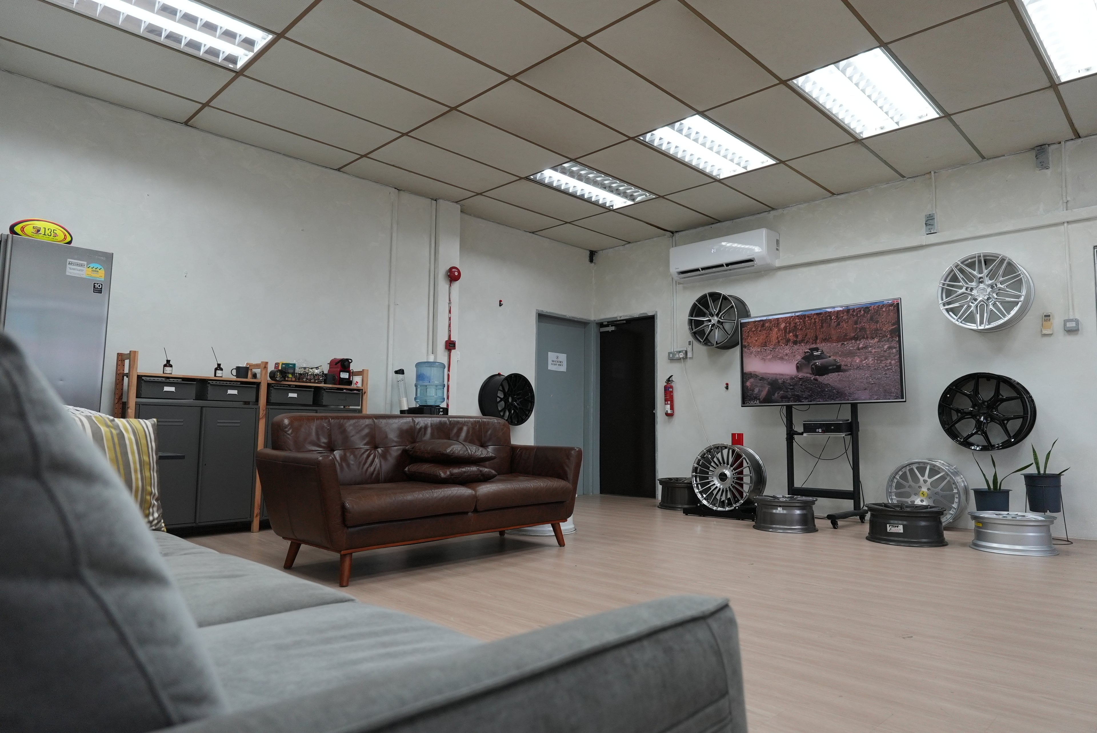 Comfortable waiting area at Pitstop Tyres where you can relax, watch our latest social media content, and wait while your car is serviced.